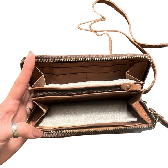 NWOT Harbour2nd: Camel Brown Leather Wallet with Detachable Crossbody Strap - Picture 3 of 5